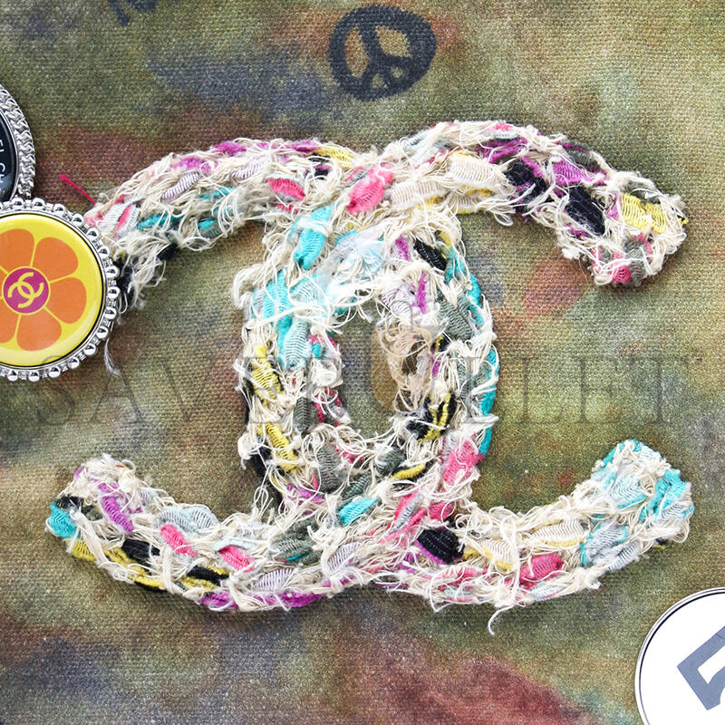 Ch*el graffiti on the pavements shoulder bag 365009 (30*30*18cm)